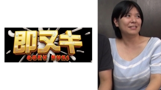 婆婆把丰满的乳房压在丈夫身上，勾引女儿的丈夫……勾引他的小鸡鸡，奸淫，以为他调皮！安崎唯