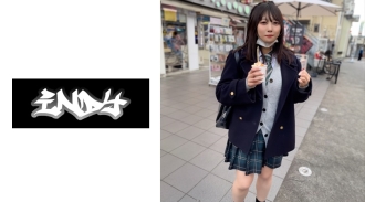 穿著13小时【个人写真拍摄】奢华白色蕾丝内裤。她穿著为这个特殊的日子准备的特殊内衣。