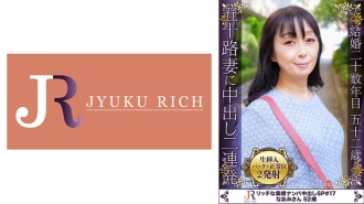 这是一个美丽的女巫，看起来不像50岁的Naomi，52岁