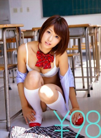 [优点] 砧板秀上的性爱，在学园祭上脱光。在同学面前的女牛仔鞍。它是从底部戳出的鱿鱼，并在背面结合在一起。她自己摇晃著臀部，一直被戳到后面。从传教士位置侧回来，再次在这里鱿鱼和再次在传教士位置激烈撒尿，面部射精射在她身上，她得到了极致的川上七海