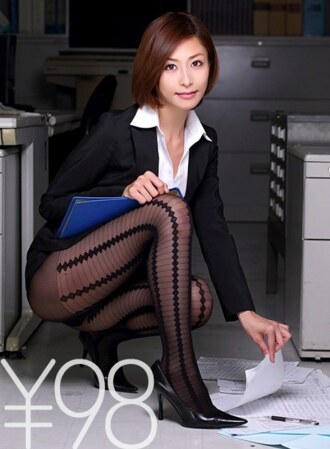 【优点】和穿H连裤袜的女员工一起做！首先，让我们做大量的口交，将连裤袜的真子部分挖空，用后背插入并深深插入。以面对面的站立姿势更用力地戳，移到沙发上。 Zuppoli 以传教士的姿势向后伸展，双腿张开。终于对她的舌头开火了！朝比奈明里