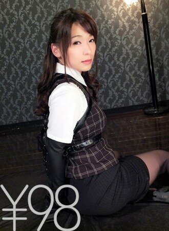 【超值优惠】用玩具让全身束缚无法动弹的女孩，好好利用吧！两个乳头上都装有一个转子，电动按摩器用来不断地折磨她的阴部。我逗弄了她一会儿，然后又射了。看看小嘉穗，她继续用振动器、转子和电动按摩器折磨她的内部和阴蒂，并在持续的高潮地狱中射精。香穗霞