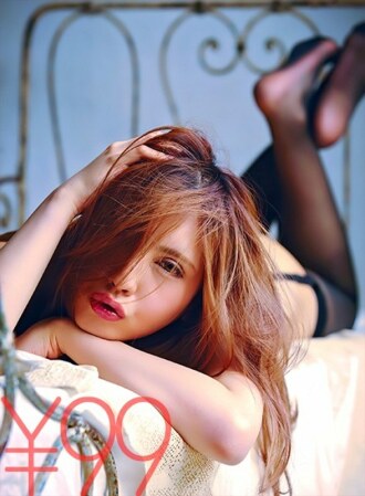 [利润] 模特 Reona-chan 与很多亲吻发生性关系。被电动按摩和指法篡改，准备好。它被刺穿了许多在背后插入的老人，并且在传教士的姿势中，它是一个凶猛的小便，同时与唾液缠绕在一起亲吻。她以面对面的坐姿亲吻她，充满传教士姿势的深吻，最后她吐了吐舌头。雷欧娜