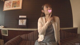 [新 1600pt → 1200pt 到 12 月 23 日] 32 歲奇聞趣事與乾淨整潔的住宅區的妻子和陰道射精！手淫讓我的腿捏