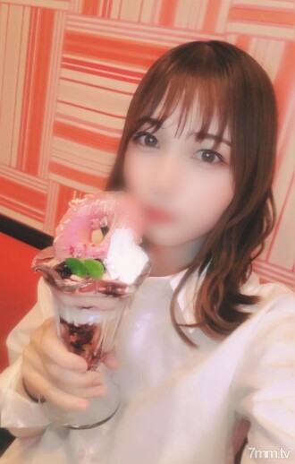 Megumi Toda 利用看起來像 Kaori 的 JD 卡拉 OK 兼職工作無法支付的學費。嚴重走了餅