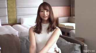 一個美麗的已婚女人在愛人的陰影下，長長的，在初戀時興奮，潮吹，射精，最後在大汗淋漓和異地孤獨的情況下射精。 