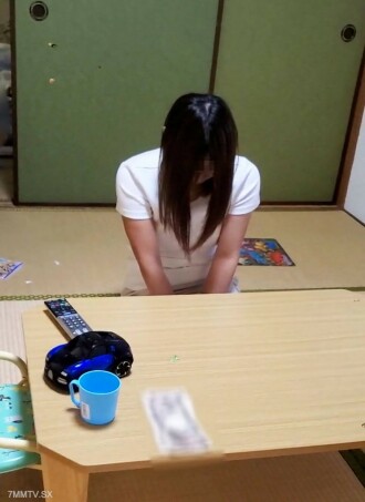 前區婦女◯亞蘇娜妻兒，但虧損強勁，負債累累，光收藏，但泉水收藏與收藏