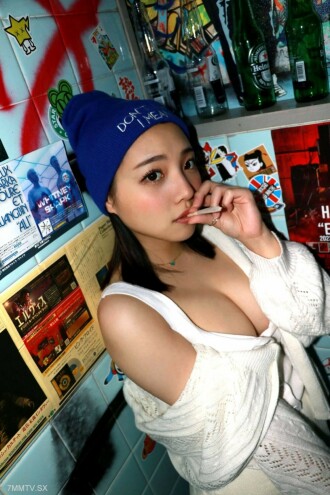 【神乳JD】邀請超可愛的神乳舞者JD到俱樂部廁所給她吹泡泡→帶她回家在東京天堂中出她*包含FC2獨家評論福利 