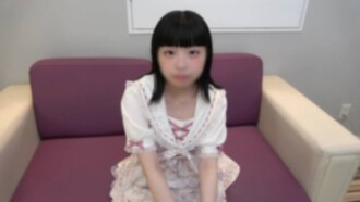 【初拍】與糖豆偶像白皙透亮的身體不成比例的名門陰道內註入成人的精液。