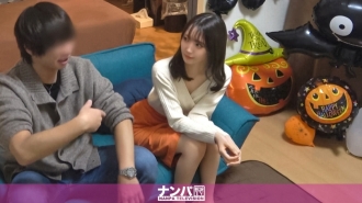 在 100 战斗的南帕老师的枪房里，通过说服一个皮肤白皙的苗条美少女，带来 SEX 秘密射击 230 SEX ！隐藏的相机偷窥整个故事！她热爱服务，每次都想舔姬●宝...