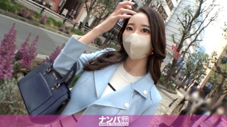 真的很软，第一枪。 1971年针织洋装中突出的内裤线条很色情！我挑到的服饰店员身高170cm，有著模特儿级的风格！她美丽的屁股包裹著超级色情的丁字裤，实在是太性感了…被热情的演员插入，眼睛肿胀，一次又一次达到高潮！