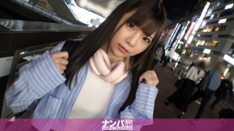 认真调情，第一枪。 1954年发现一个小可爱打工失误喝醉了！ “你想听故事吗？”然后把它带到酒店！她似乎对H的东西感到好奇，所以她伸手去摸自己的胸部……！丰满白皙，握起来很舒服！阴道内有活塞，一边用可爱的声音哭泣，一边达到高潮！