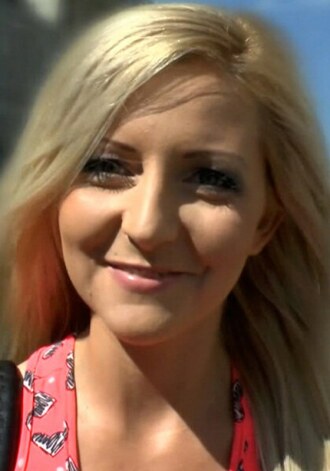 东欧捡日本女人，极美女人的圣地！一个与​​名人相媲美的剃光阴户的女孩，一个对日本 AV 很感兴趣的金发美女。