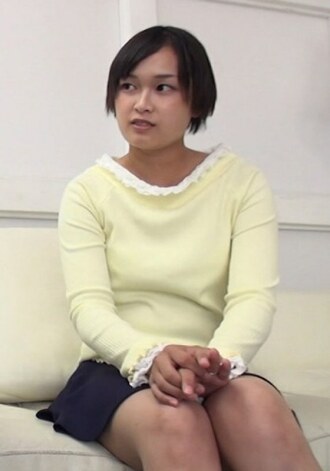 一个不忠的妻子，被丈夫最好的朋友发现她与前男友有染……并以此为材料与她最好的朋友发生性关系！