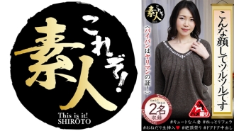 她看起来像这样，而且光滑。她的阴部被剃光了，这是荡妇的标志。