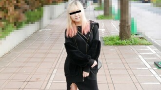 炫耀一个爱与3位数男人做爱的女孩的惊人技术