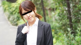 专访一位严肃而整洁的求职学生，他容易被推搡