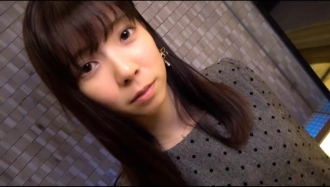 【摸著后脑勺的M女人】忍不住哭了！ M 女人的喉咙和阴部受到 Guchuguchu Irama 和阴道射精的攻击！痛苦的脸庞激动得发狂！ ！！花井雫