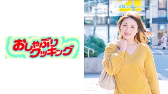 奇闻趣事一个美丽的成熟女人，在城市中呼唤。萨基今年 45 岁。