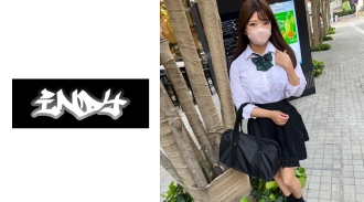 露出她的脸[个人拍摄]我甚至向她展示了她可爱的胸部，并这样做了。 *她看起来很无辜，但有一个喜欢暴力的淫荡的阴户，哈哈