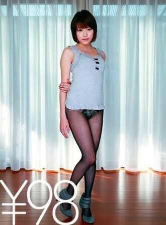 Azumi的作品价格实惠！成为撕裂的超薄橡胶的受害者。像往常一样，在插入之前撕开橡胶并将其放在一起。她说她的鸡巴很温暖，因为它是生的。我一直保持传教士姿势。即使是后入式，他也会在无人知晓的情况下深入她的内心，在最后的传教士姿势中，他假装把橡胶和精液涂在脸上，Azumi。