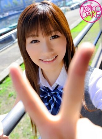 [Sokunuki] 小胸妹与自己发现的素人一对发生性关系！她在三人行期间与第一个男人发生性关系，在让他射精后，她与第二个男人发生了激烈的性行为。业馀激烈小便和脸部射液！英色千花