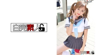 苗条 gal 在色情运动服和饼 3P