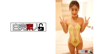 3P 敲打苗条美少女的阴道和喉咙