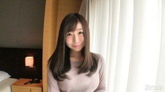 【第一枪】【美屁股公交指南】有香味的美屁股公交指南。如果您将 T 型靠背移动并插入爱汁溢出的地方.. 应用业馀，第一次 AV 拍摄 125