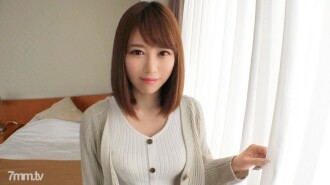 [第一枪] [沮丧的手淫] [射精] 一位神秘银行职员的邋遢的极致面孔。在与严肃的日常工作相反的令人讨厌的外表.. 应用业馀，第一次 AV 拍摄 126