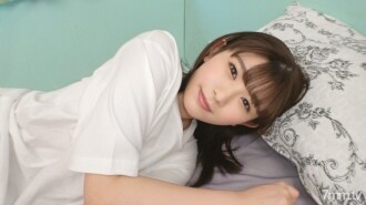 [第一枪] [偷偷溜走..] [床单上的潮渍] 19岁，耳朵通红，感觉很严重。一个带著可爱微笑说话的女孩......应用业馀，第一次 AV 拍摄 131