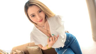 【第一枪】【受不了的敏感妹子】【海量喷】半年的第一次性交，值得一年的激烈性交。感性麻 ○ Koha 被强大的白人女孩所吸引.. 网络上的 AV 应用 → AV 体验拍摄 1265