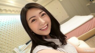 【第一枪】【美白裸体】【增感】婀娜多姿的纤细美人喜欢激烈的活塞。美丽的屁股荡漾著涟漪，房间里回荡著一闪而逝的喘气声。网上AV应用→AV体验拍摄1281