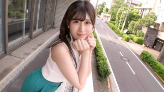 【美胸x美臀】最喜欢的类型是“微胖”，最喜欢的体位是“紧贴的传教士姿势”，是个喜欢有安全感性爱的干净俐落的美女！看到她脸颊通红、气喘吁吁的样子，你会忍不住激动！ ！ 【初拍】AV线上申请→AV体验拍摄2050