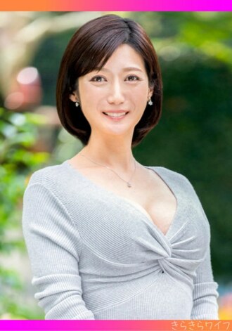 细腰丰满妻子的喷高潮中出性爱